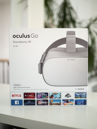 银色Oculus Go耳机盒